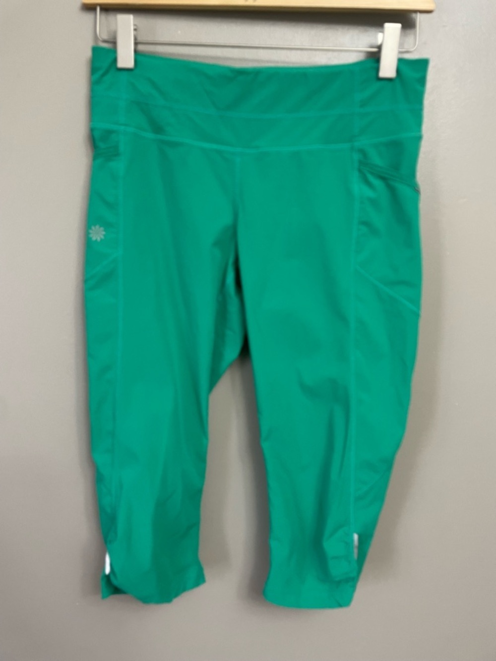 Athleta Green Dobby Be Free‎ Capri Leggings Size Small